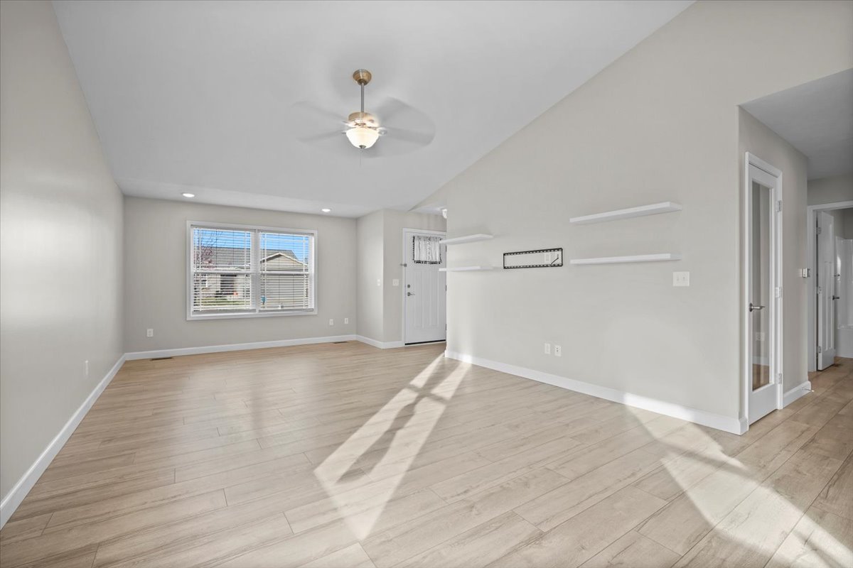 52 Winding Way, Bloomington, IL 61705