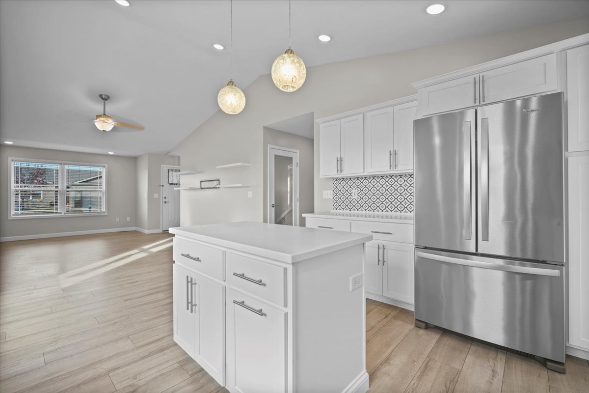 52 Winding Way, Bloomington, IL 61705