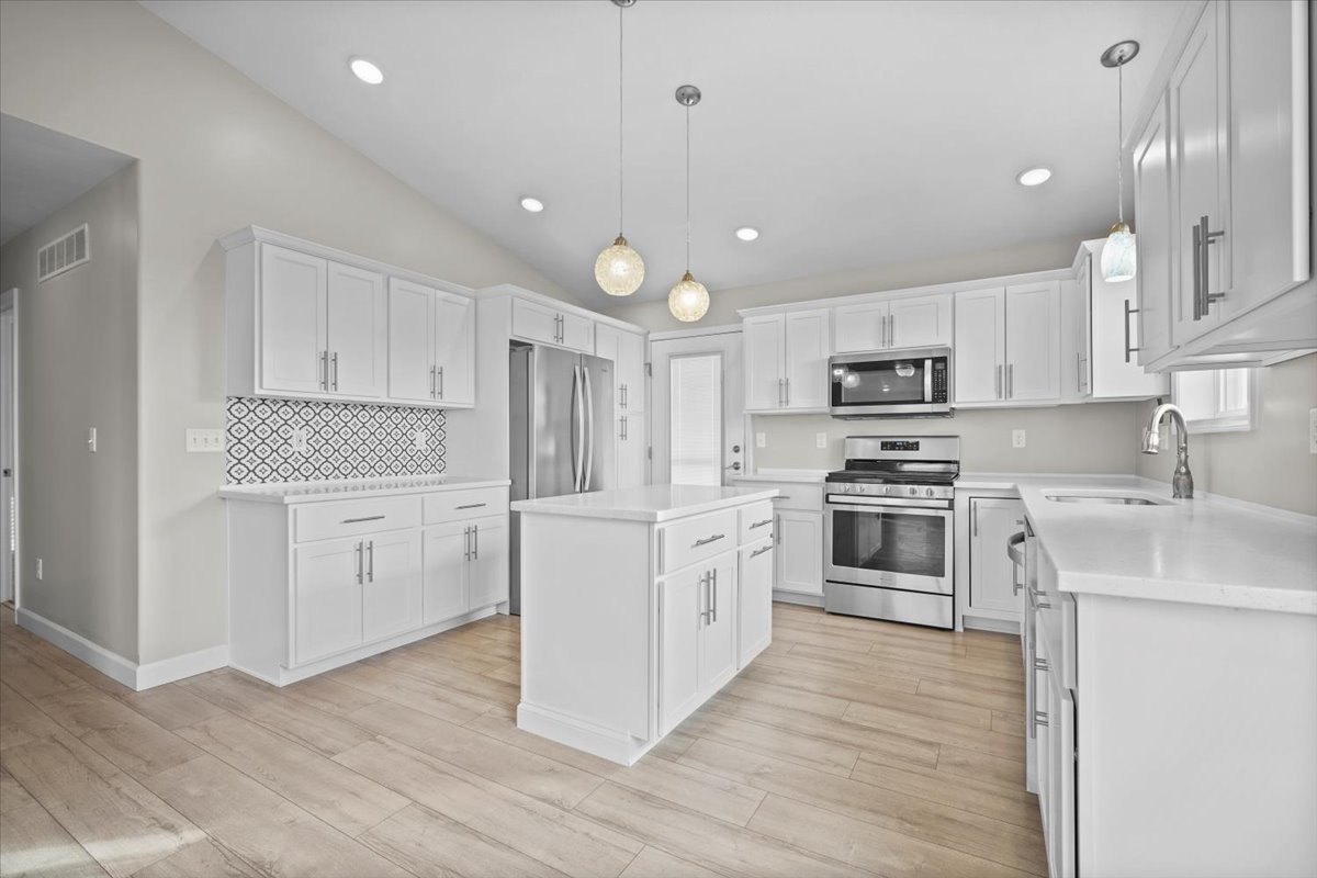 52 Winding Way, Bloomington, IL 61705