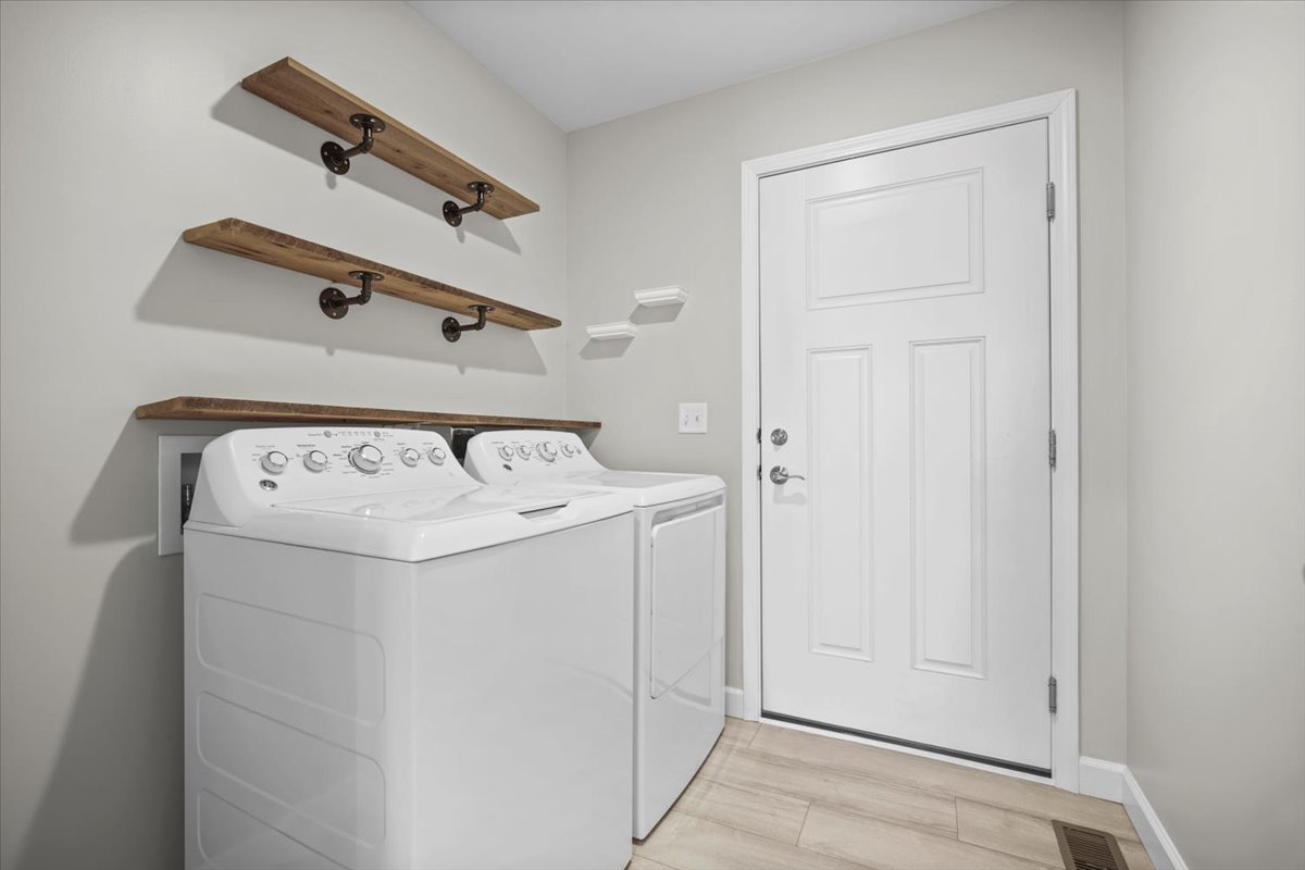 52 Winding Way, Bloomington, IL 61705