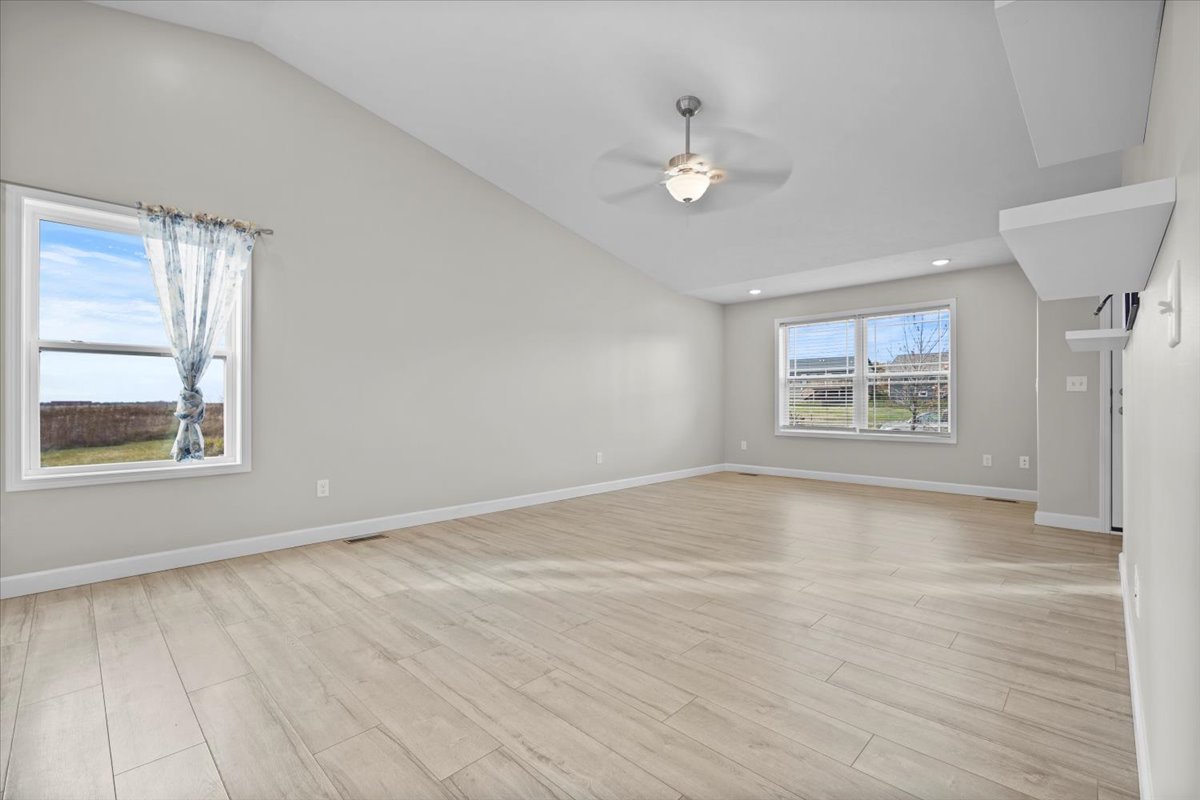 52 Winding Way, Bloomington, IL 61705