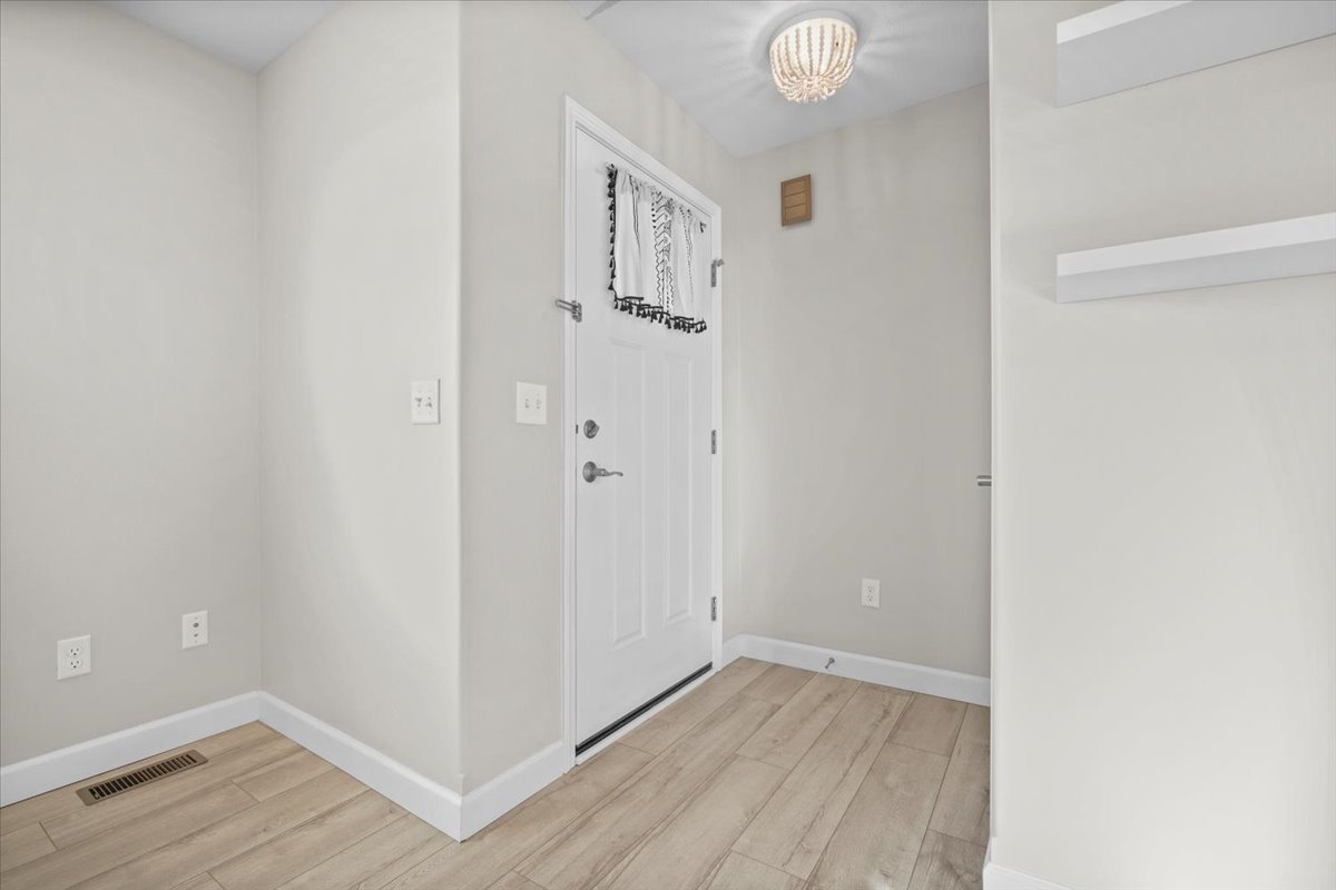 52 Winding Way, Bloomington, IL 61705