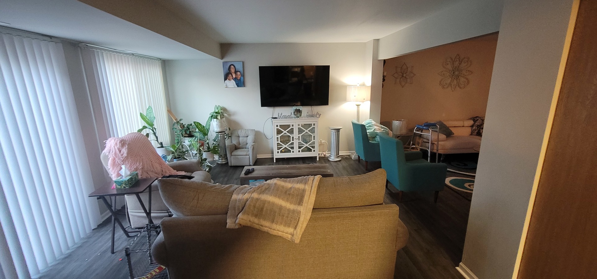 1653 Victoria Park Circle, Aurora, IL 60504