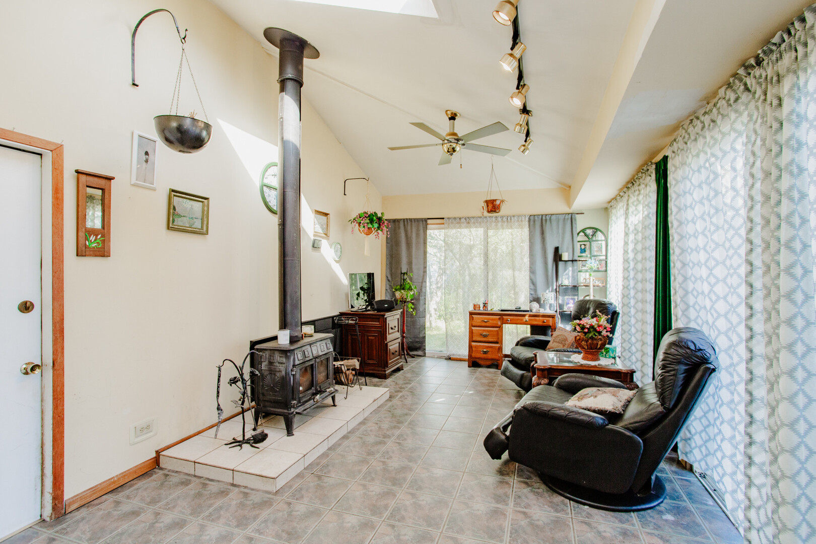 1849 W Spring Ridge Drive, Arlington Heights, IL 60004