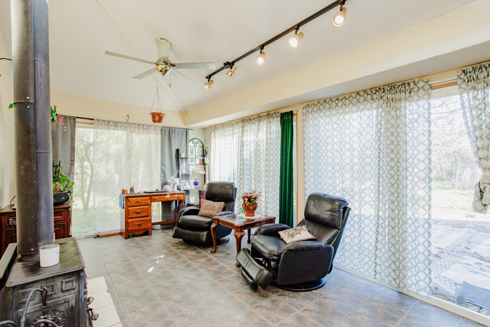 1849 W Spring Ridge Drive, Arlington Heights, IL 60004