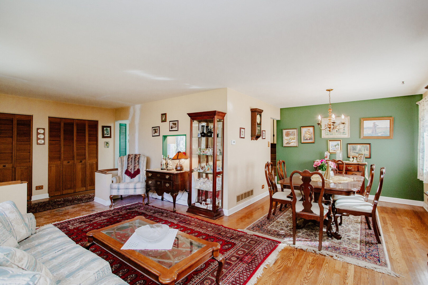 1849 W Spring Ridge Drive, Arlington Heights, IL 60004