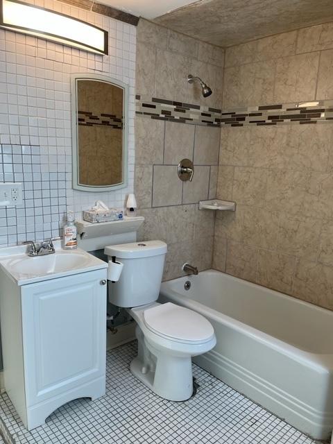 8153 S Exchange Avenue, Chicago, IL 60617