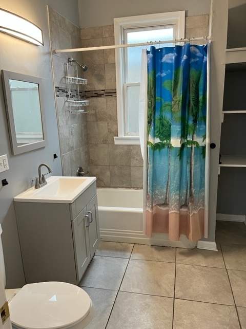 8153 S Exchange Avenue, Chicago, IL 60617