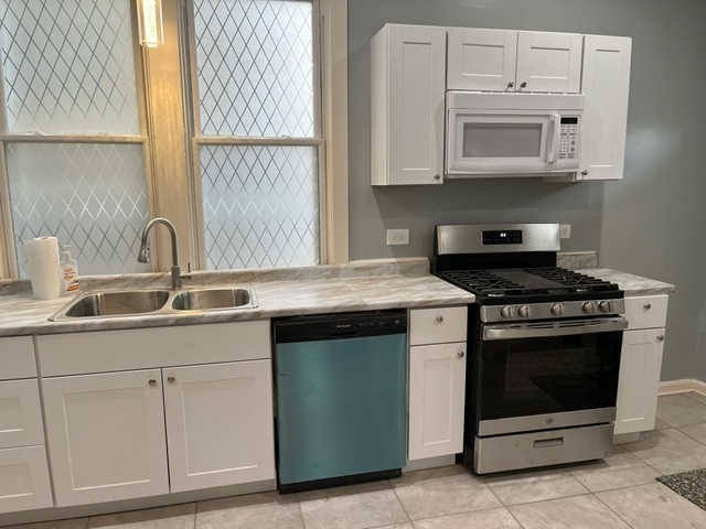 8153 S Exchange Avenue, Chicago, IL 60617