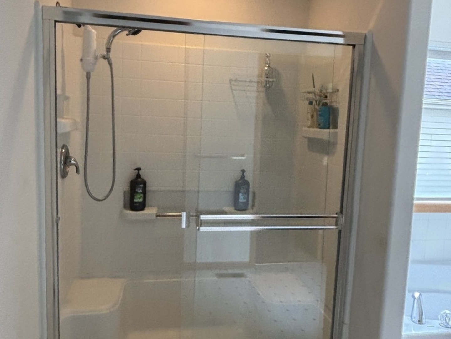 Round Lake, IL 60073