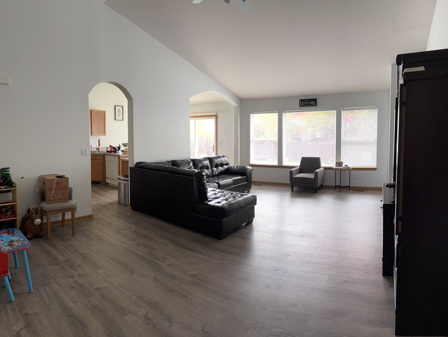 Round Lake, IL 60073