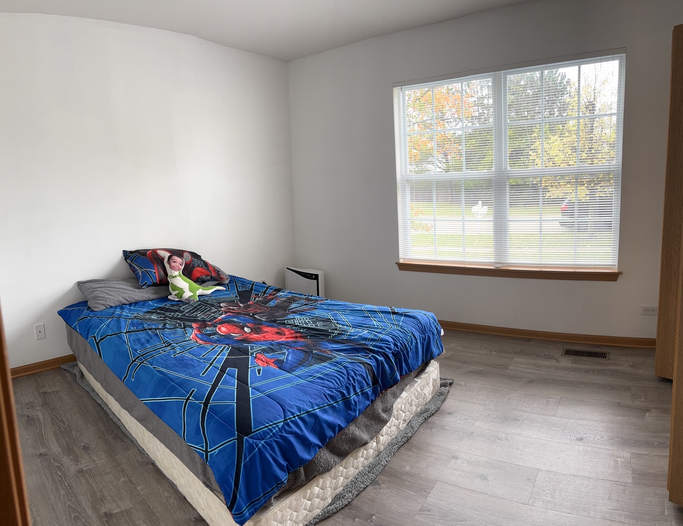 Round Lake, IL 60073