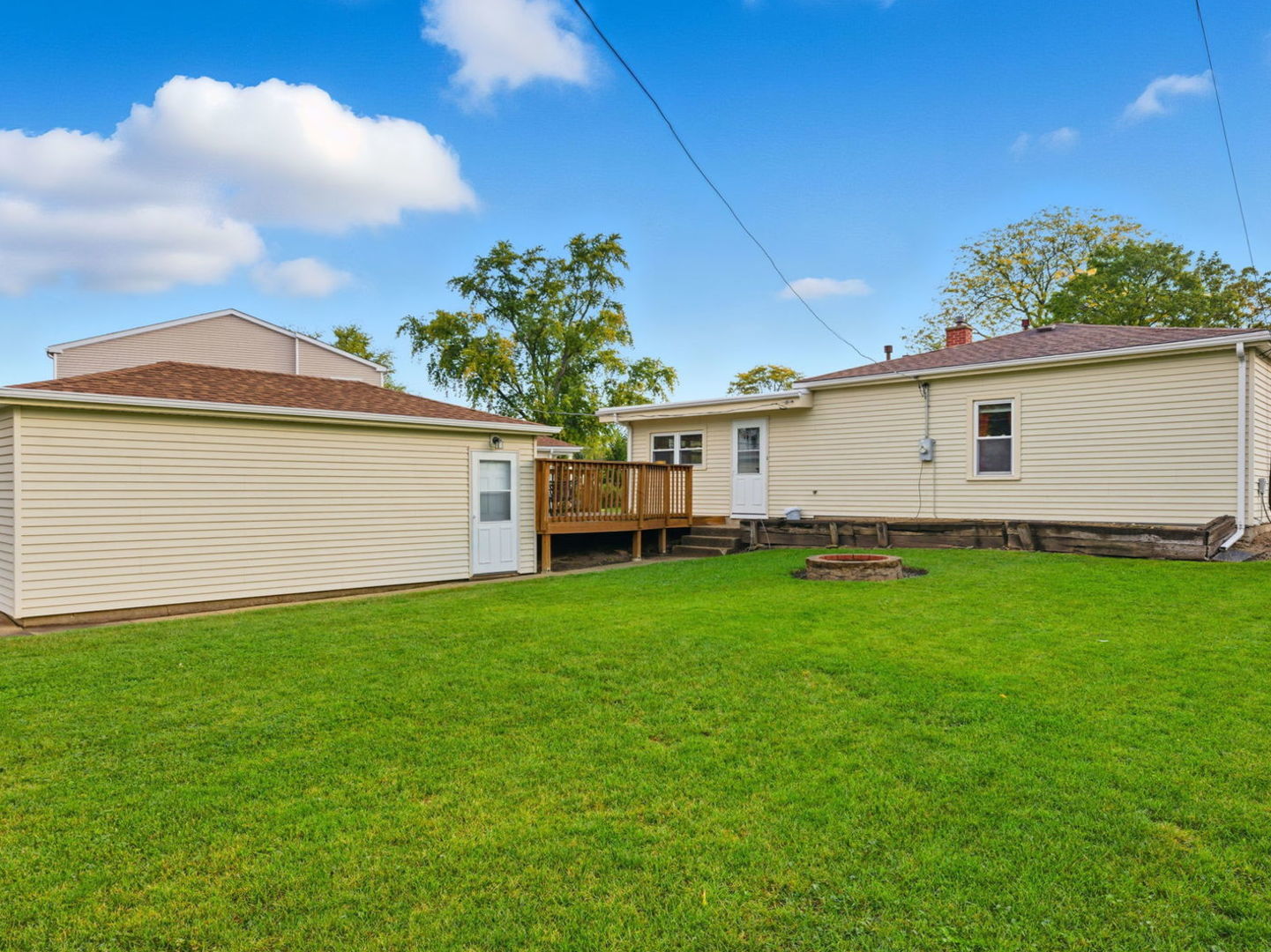 1321 Raymond Drive, Montgomery, IL 60538