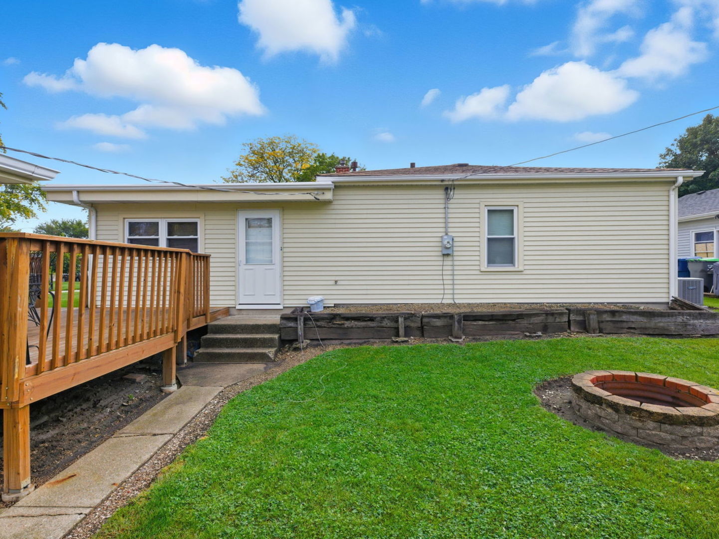 1321 Raymond Drive, Montgomery, IL 60538