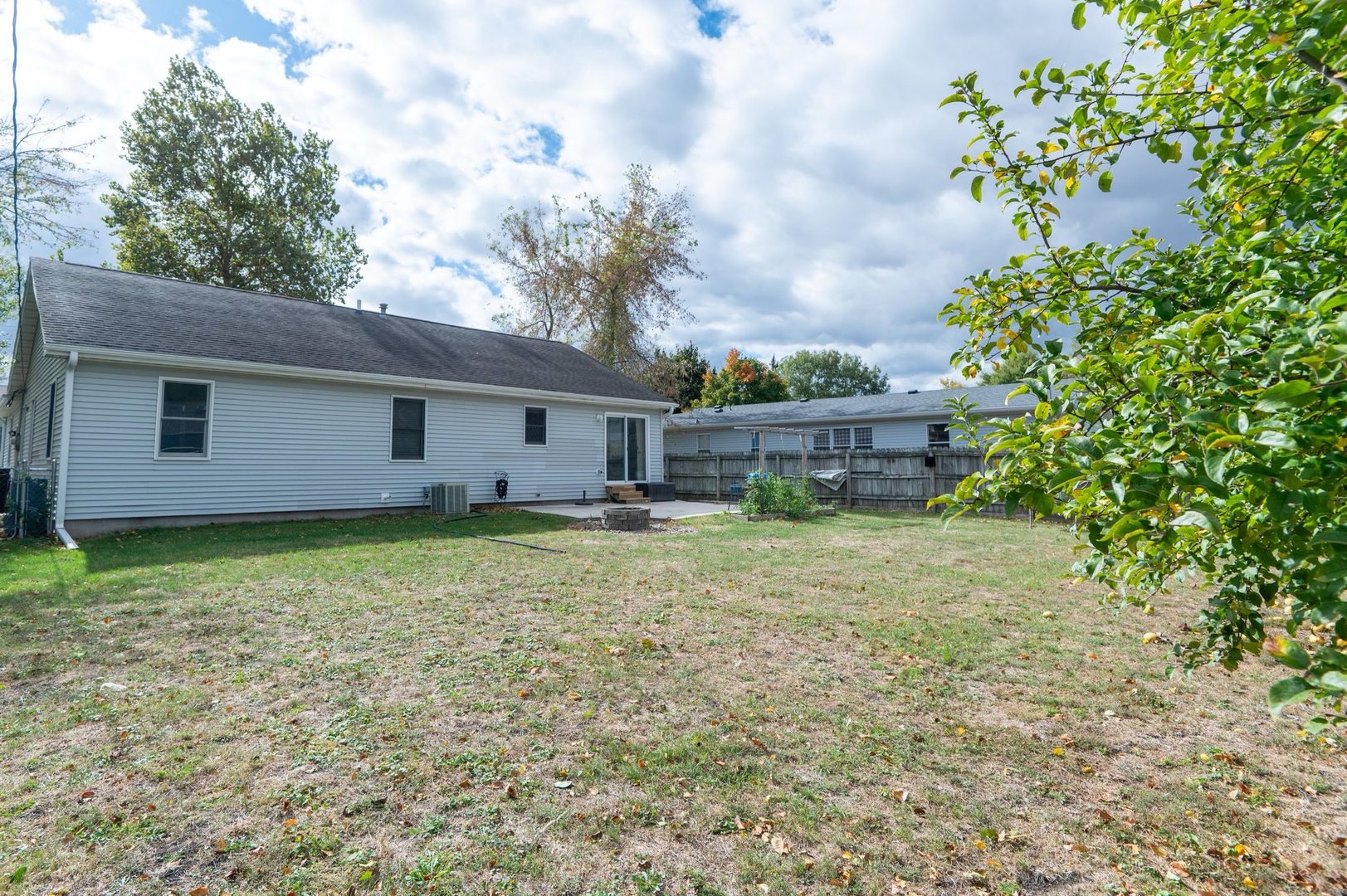 155 E Clay Street, El Paso, IL 61738