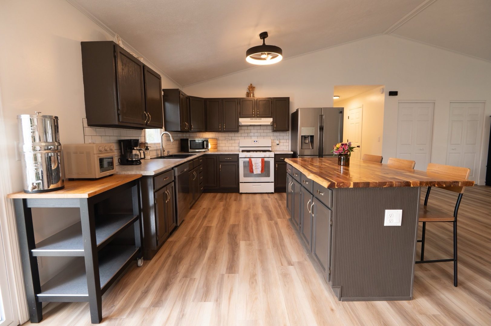 155 E Clay Street, El Paso, IL 61738