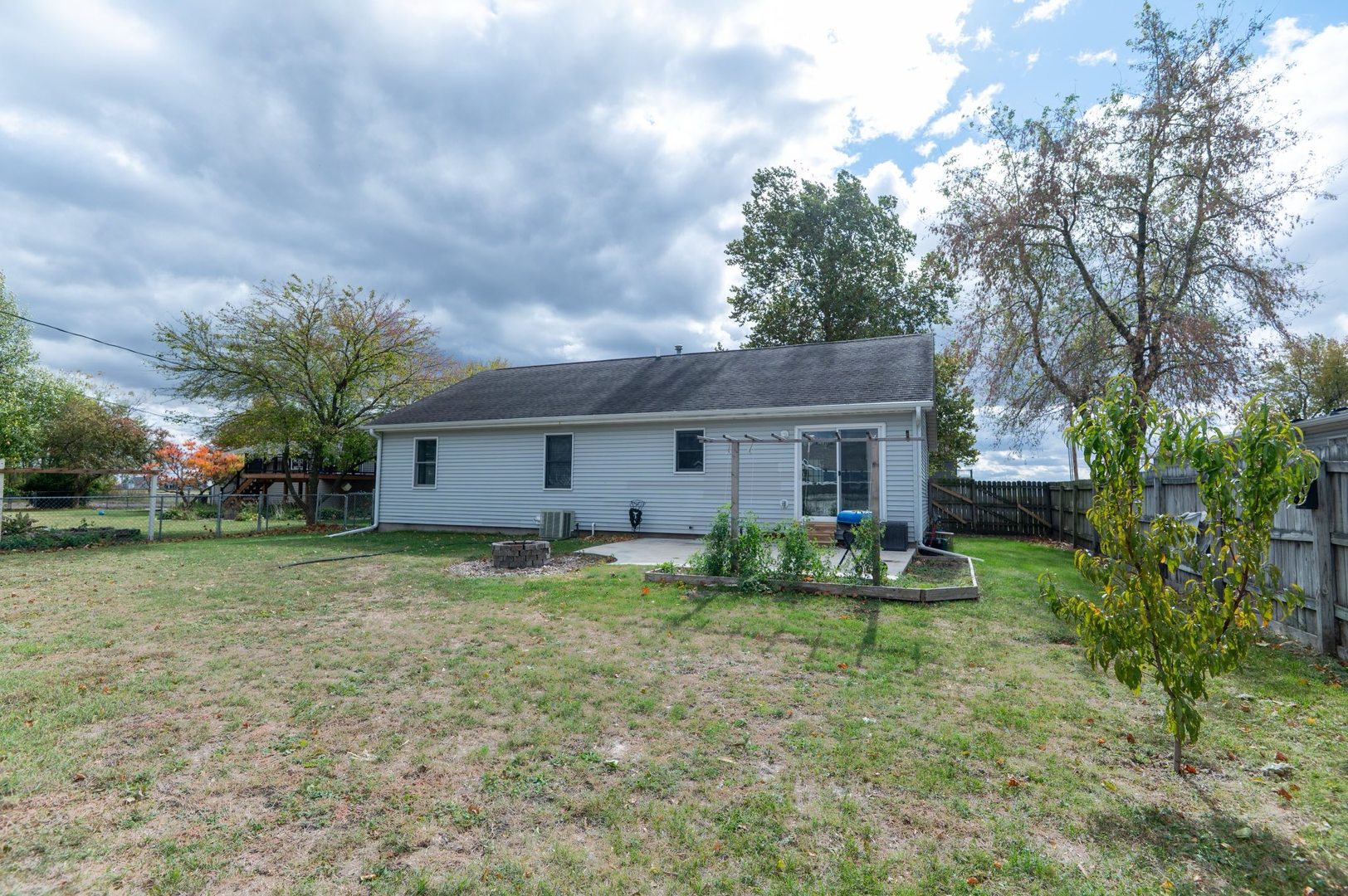 155 E Clay Street, El Paso, IL 61738