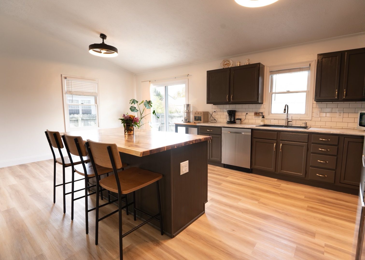 155 E Clay Street, El Paso, IL 61738