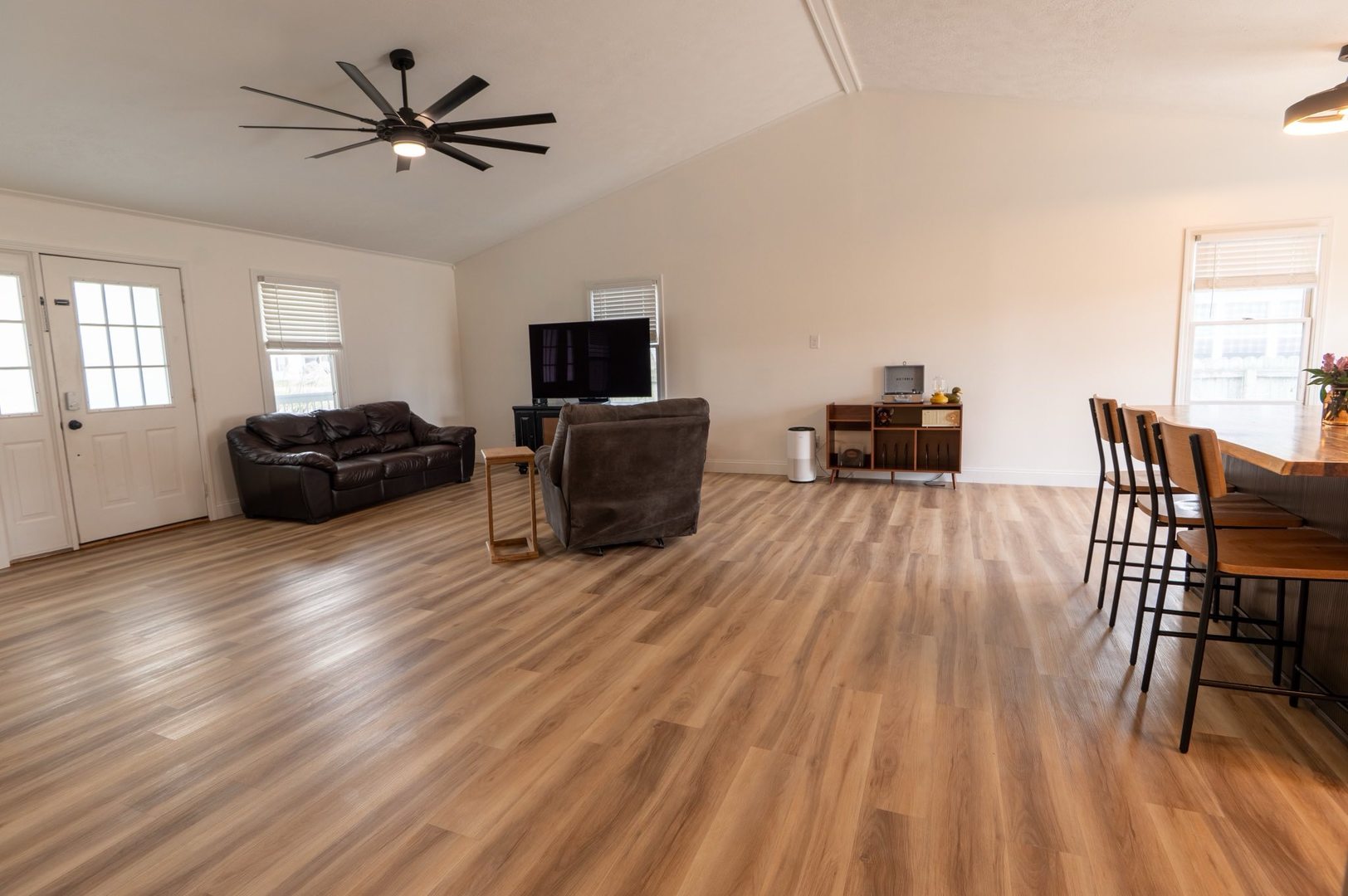 155 E Clay Street, El Paso, IL 61738