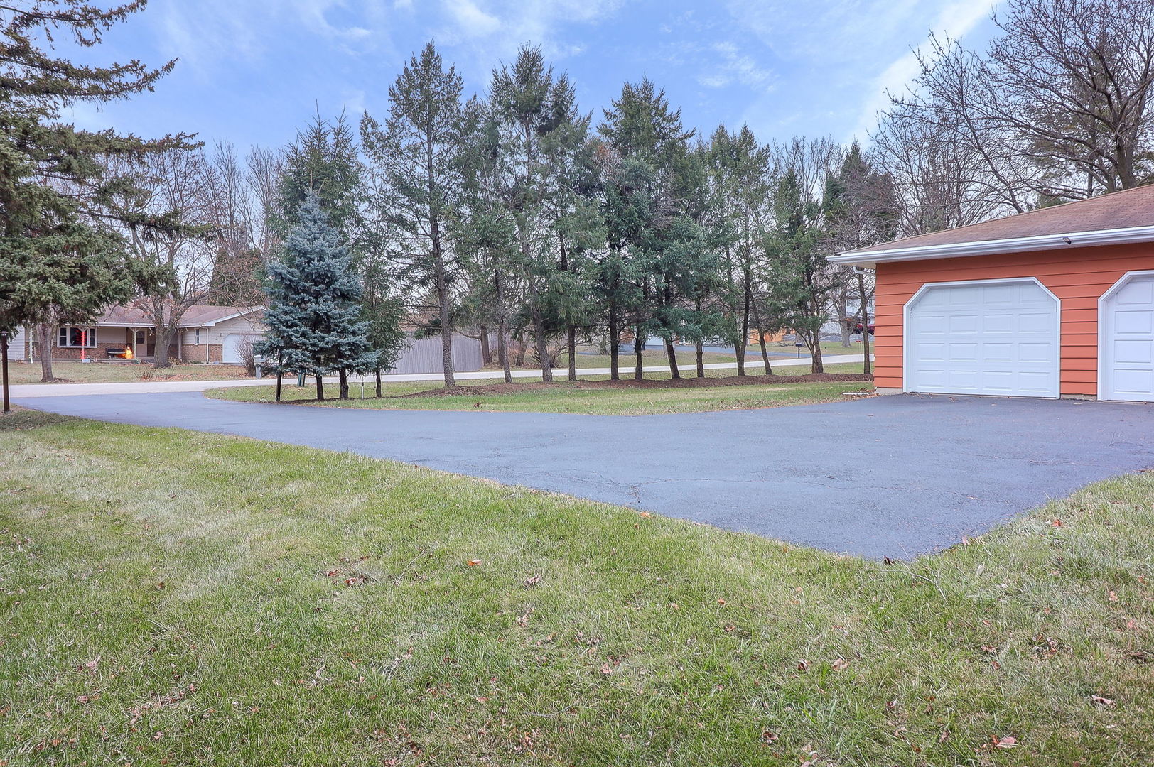4 AMY Drive, Oswego, IL 60543