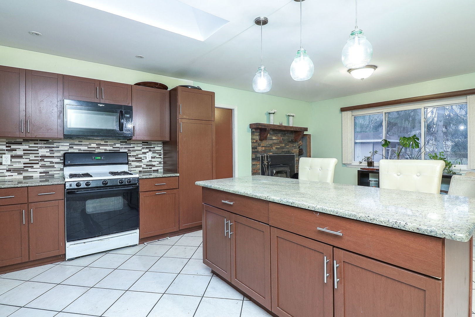 4 AMY Drive, Oswego, IL 60543