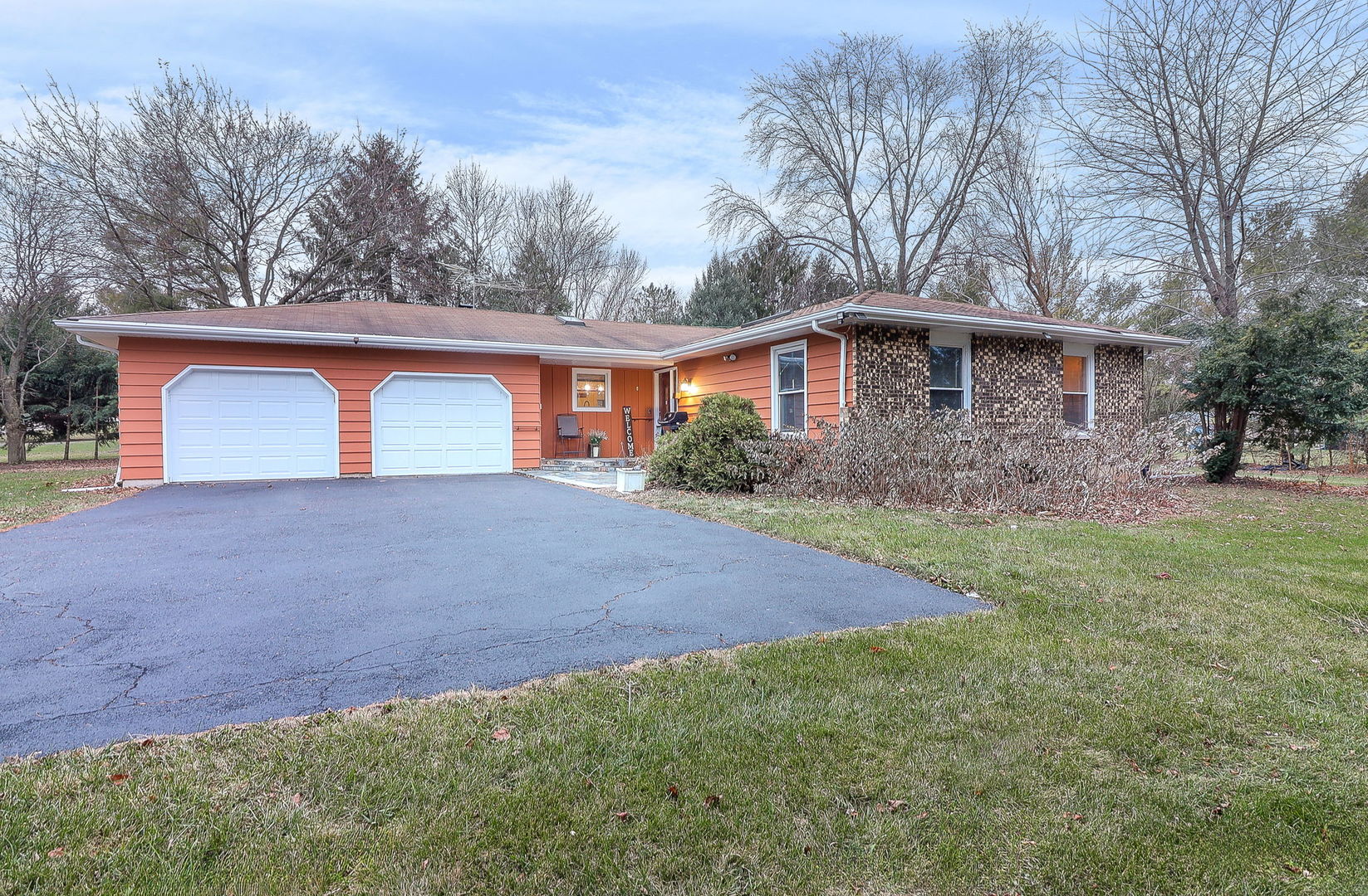 4 AMY Drive, Oswego, IL 60543
