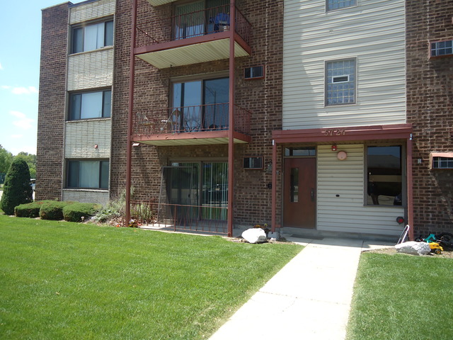 5724 111th Street #1C, Chicago Ridge, IL 60415