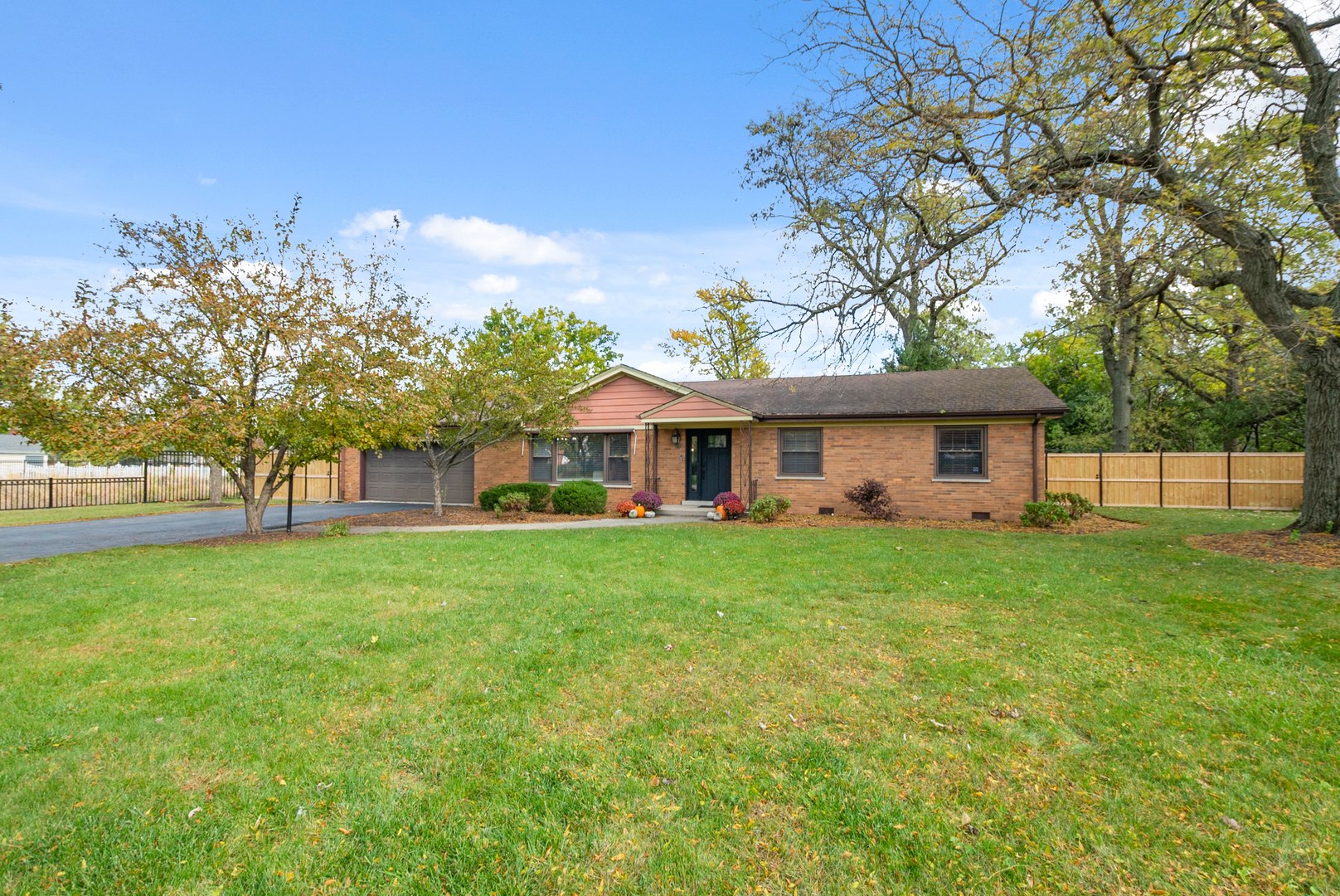 6221 Linden Lane, La Grange Highlands, IL 60525