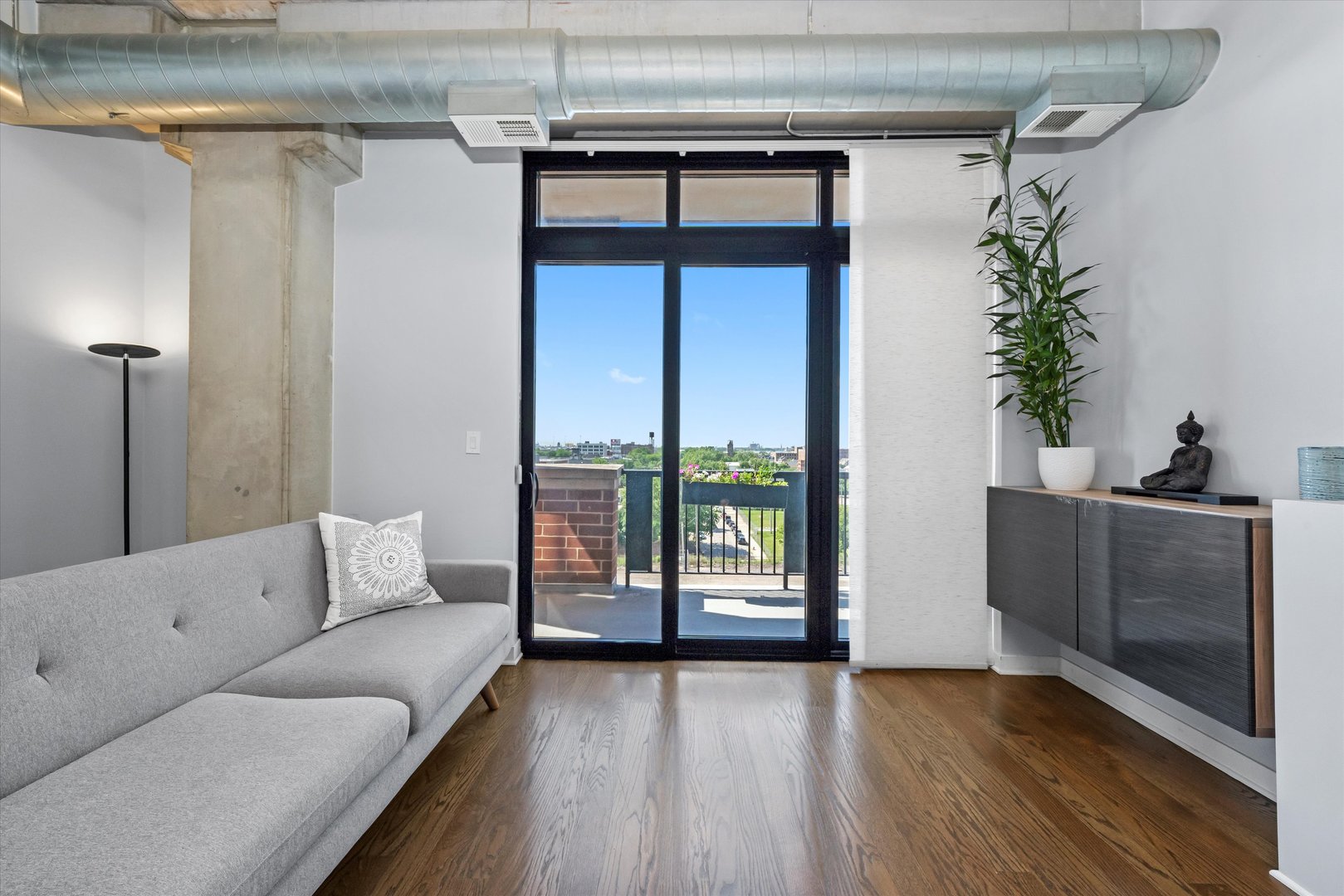 811 W 15th Place #709, Chicago, IL 60608