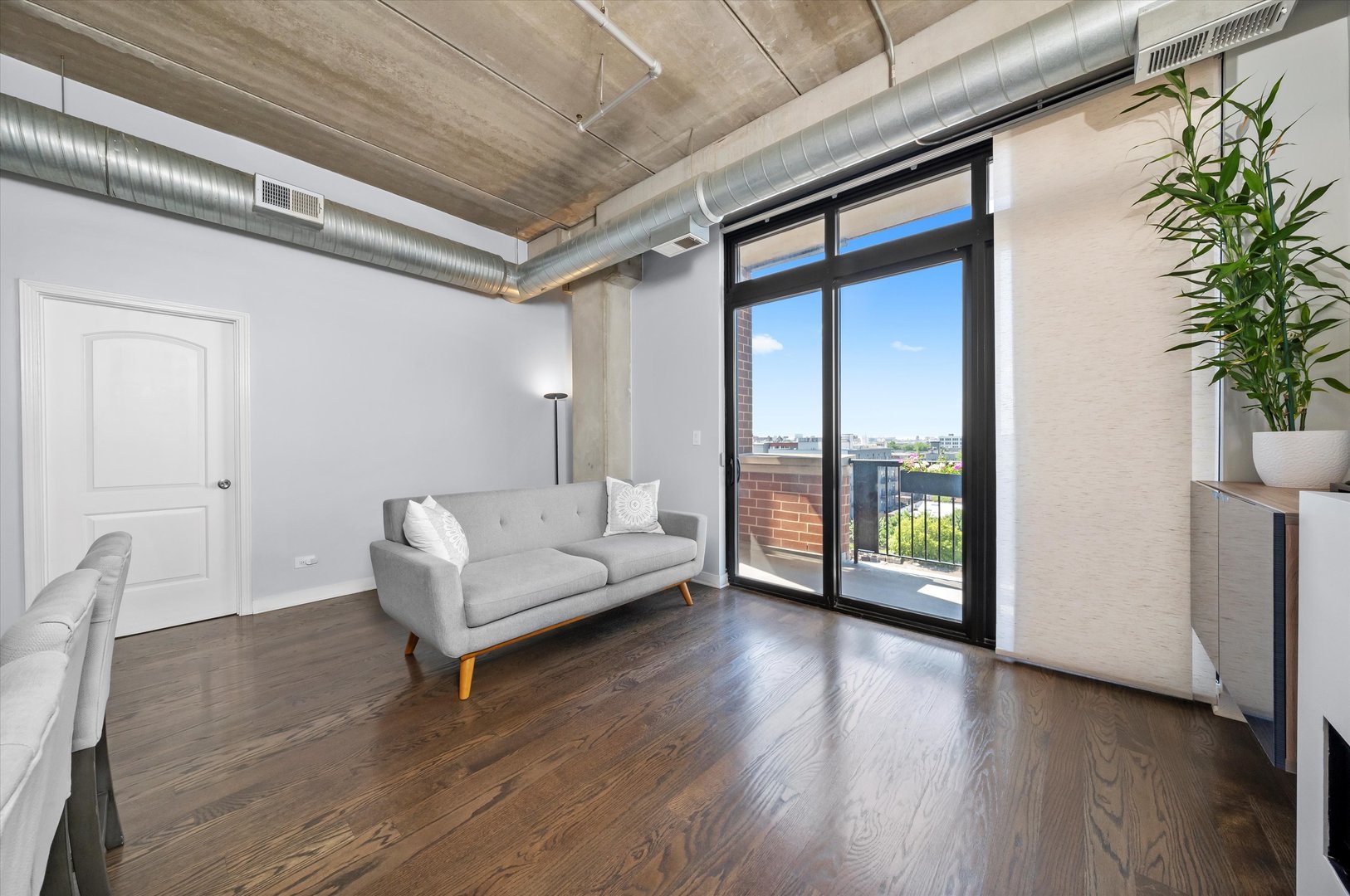 811 W 15th Place #709, Chicago, IL 60608