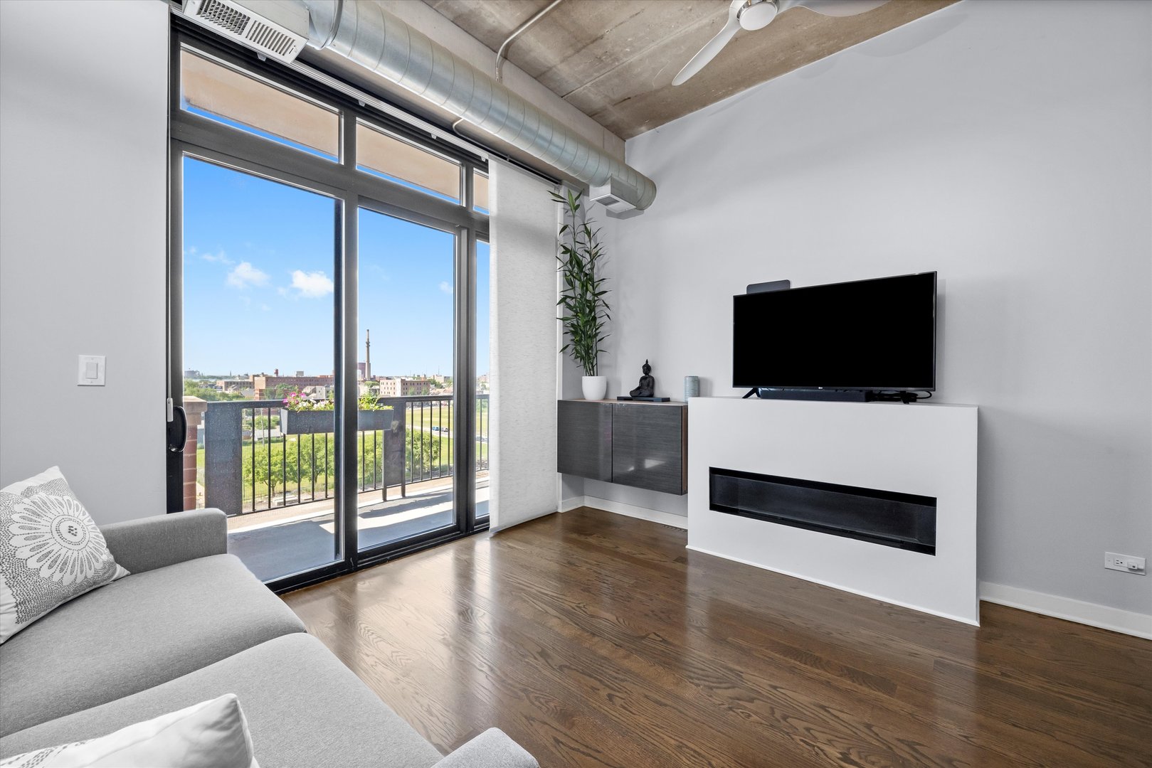811 W 15th Place #709, Chicago, IL 60608