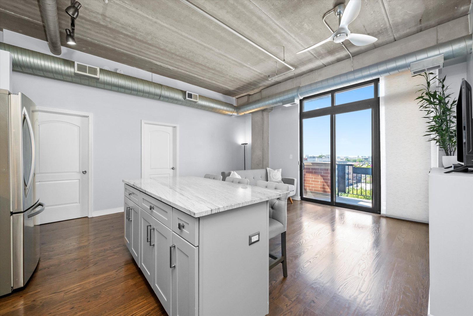 811 W 15th Place #709, Chicago, IL 60608