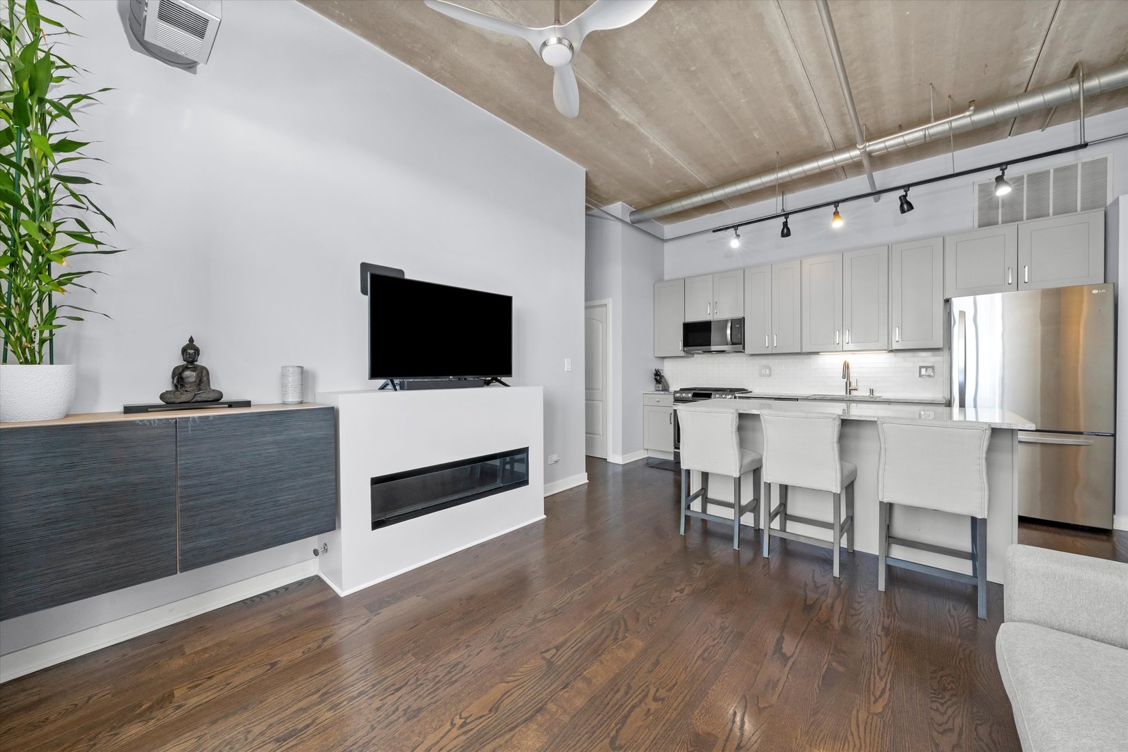 811 W 15th Place #709, Chicago, IL 60608