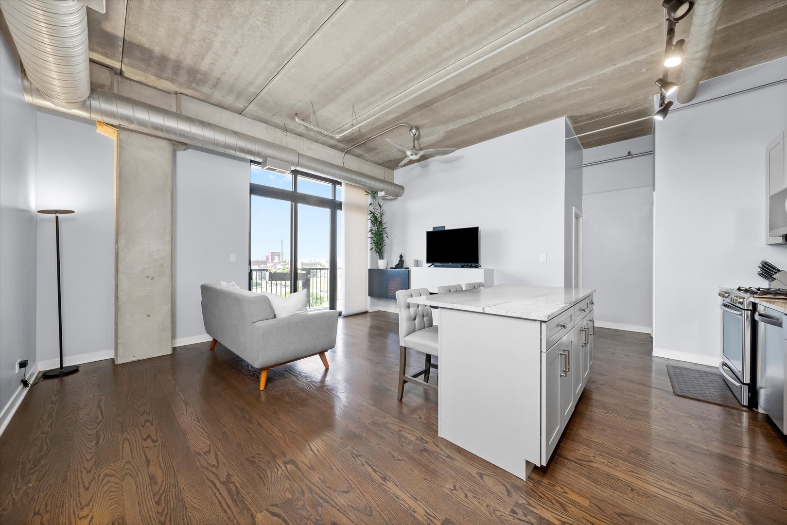 811 W 15th Place #709, Chicago, IL 60608
