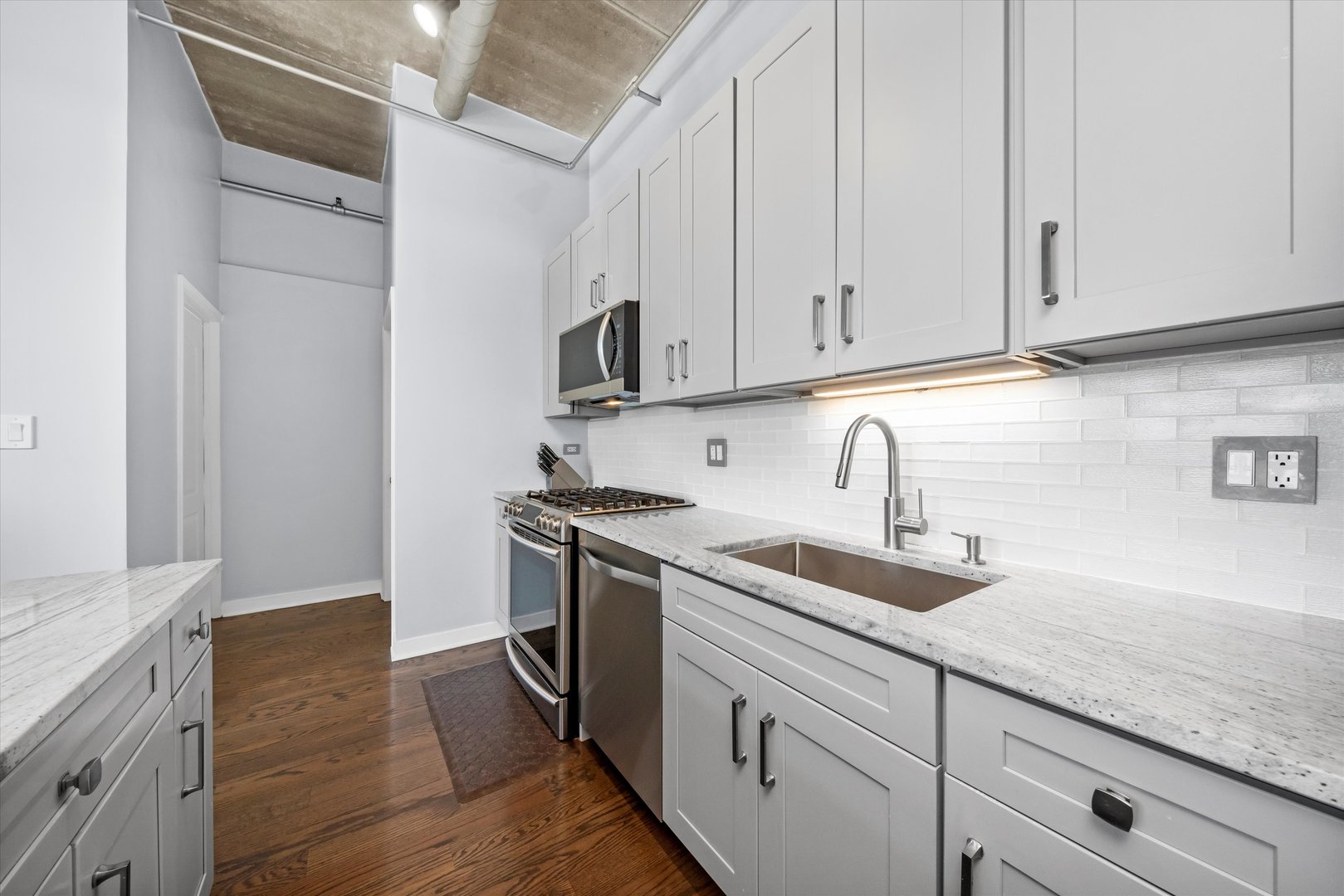 811 W 15th Place #709, Chicago, IL 60608