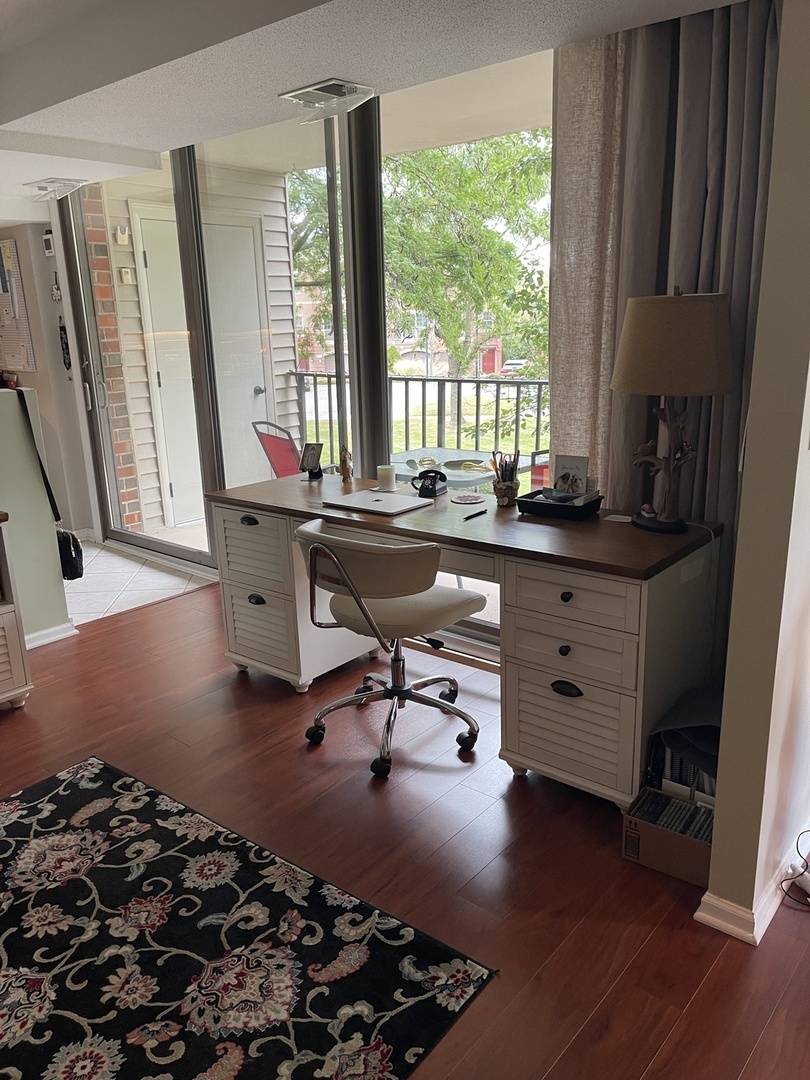 2 S Atrium Way #203, Elmhurst, IL 60126