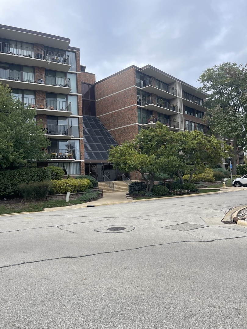 2 S Atrium Way #203, Elmhurst, IL 60126