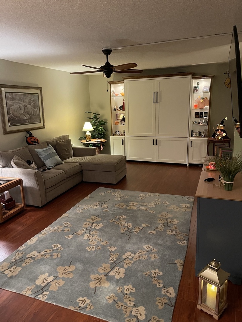 2 S Atrium Way #203, Elmhurst, IL 60126