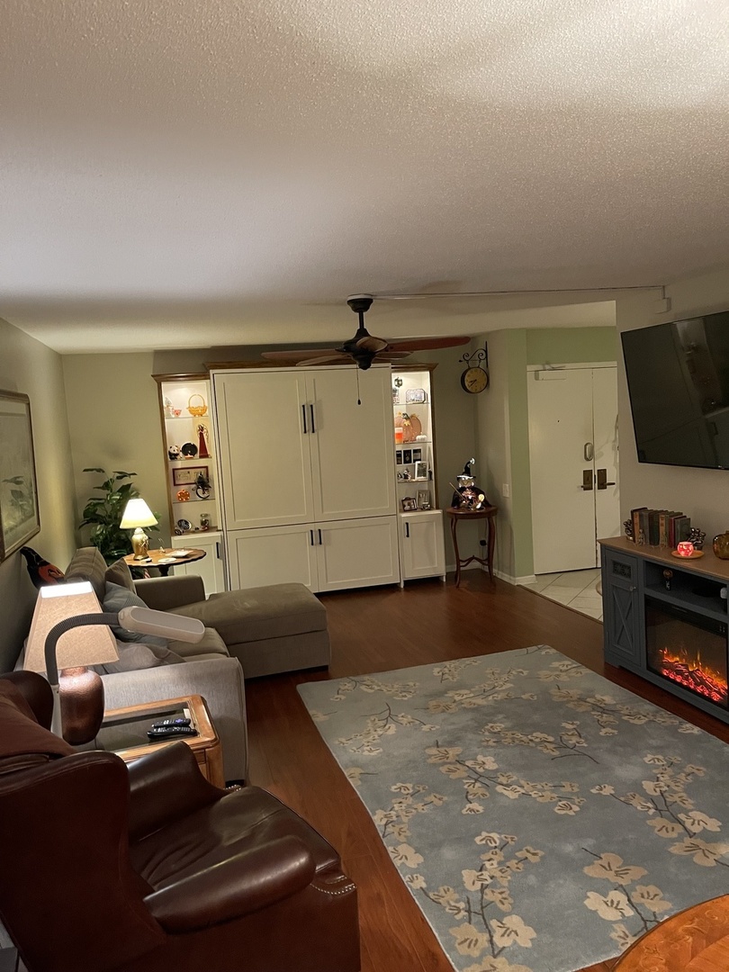 2 S Atrium Way #203, Elmhurst, IL 60126