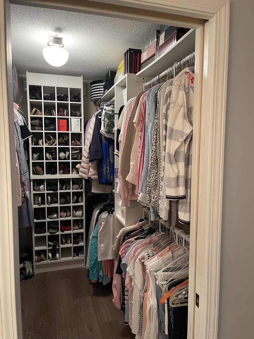 2 S Atrium Way #203, Elmhurst, IL 60126