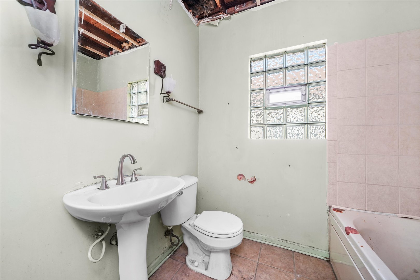 1430 S 10th Avenue, Maywood, IL 60153