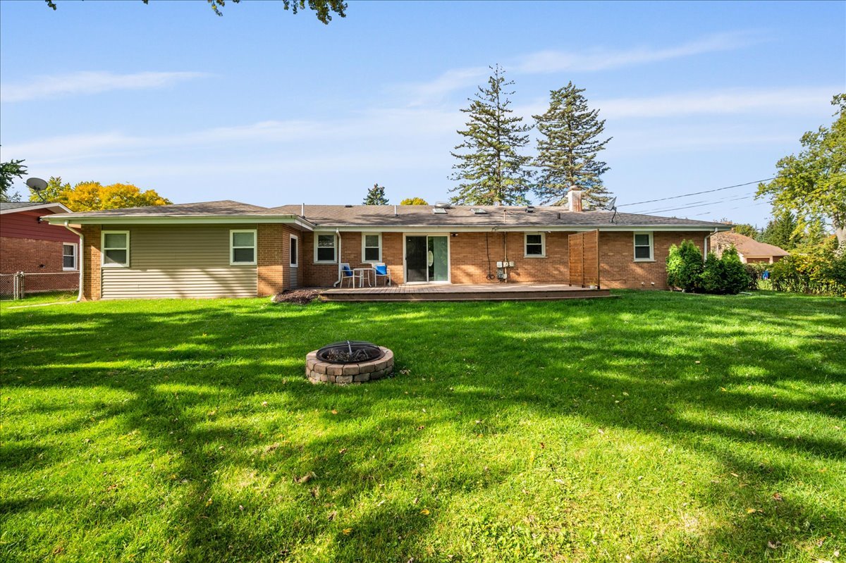 203 Coldren Drive, Prospect Heights, IL 60070