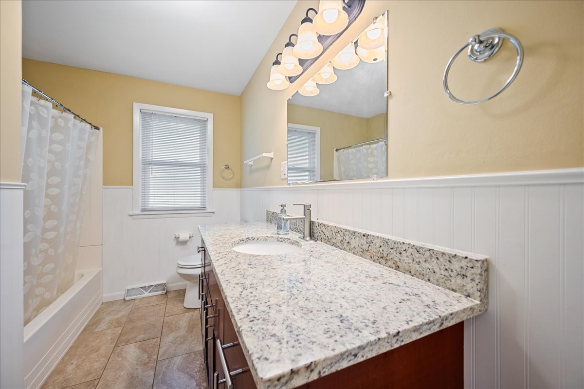 203 Coldren Drive, Prospect Heights, IL 60070