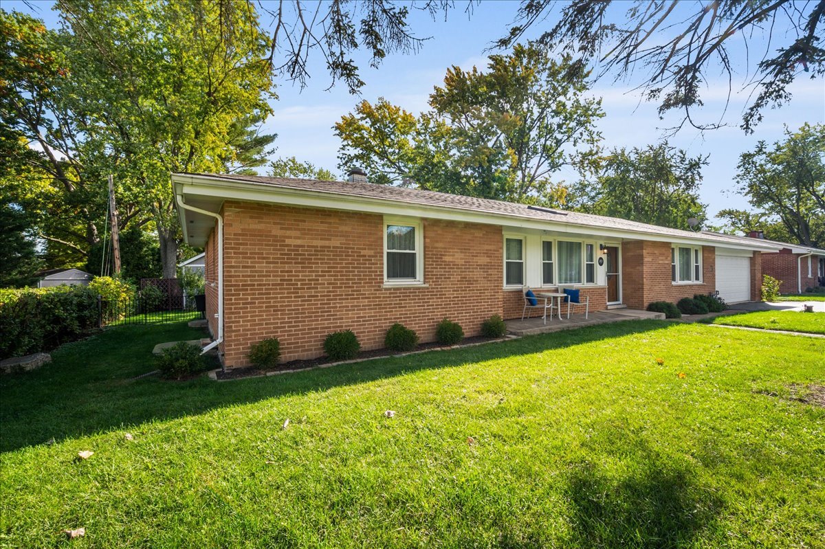 203 Coldren Drive, Prospect Heights, IL 60070