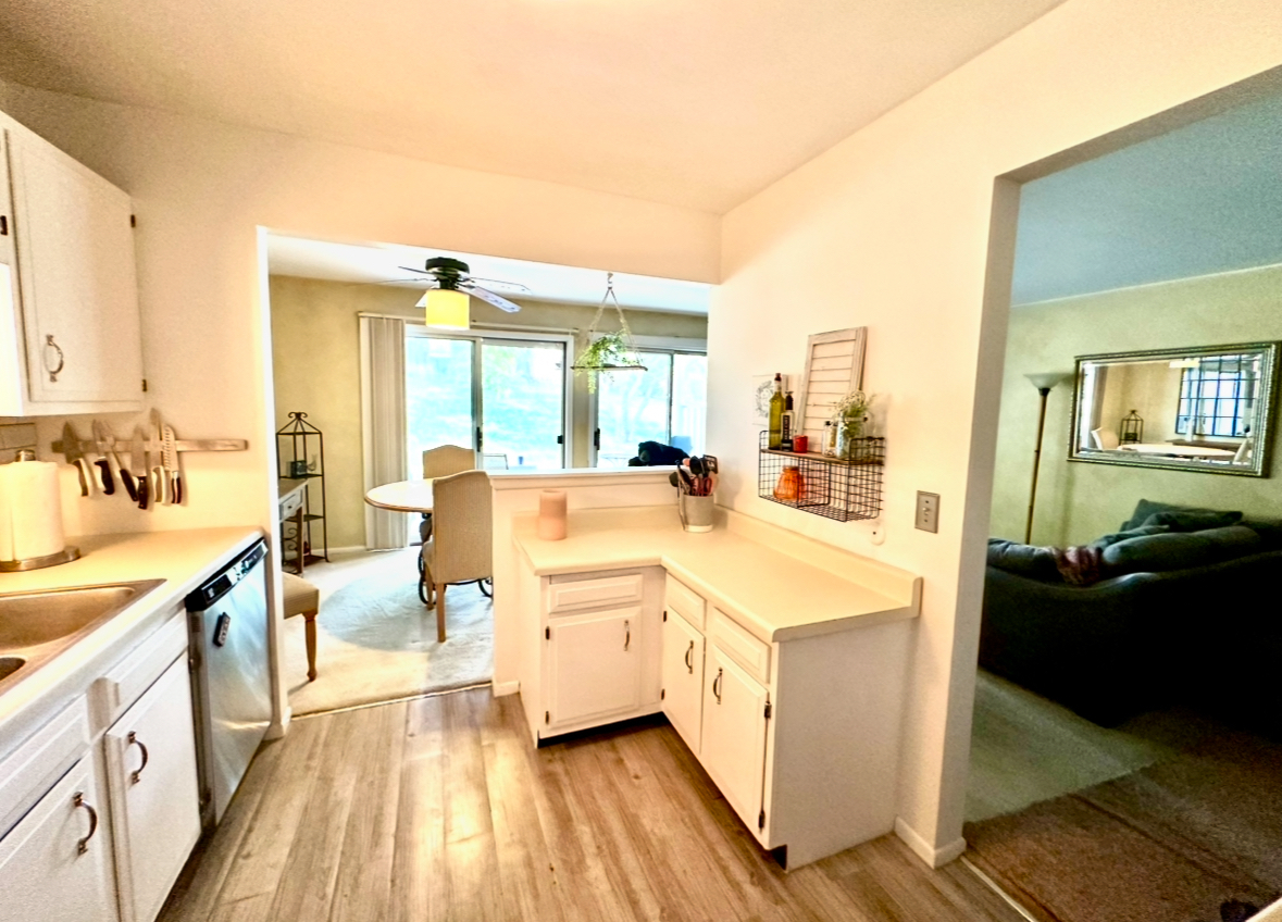 22 Waterbury Lane #N1, Schaumburg, IL 60193