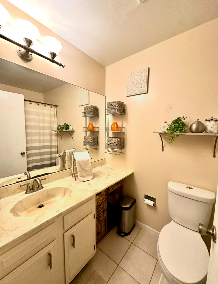 22 Waterbury Lane #N1, Schaumburg, IL 60193