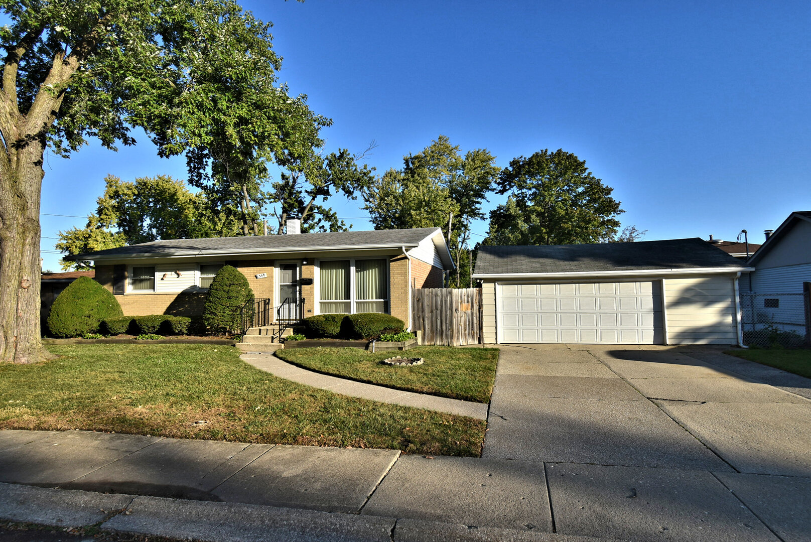 1354 E 158th Street, South Holland, IL 60473
