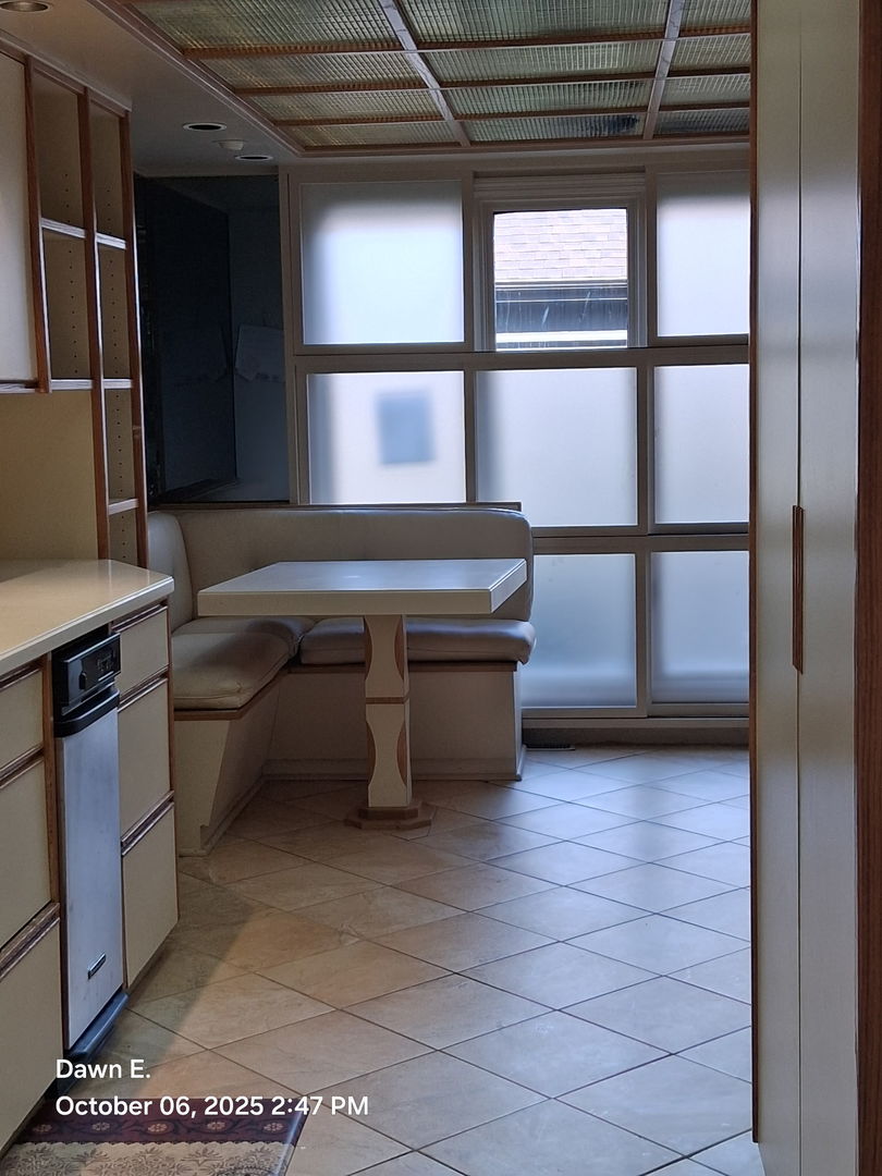 1864 Mission Hills Lane, Northbrook, IL 60062