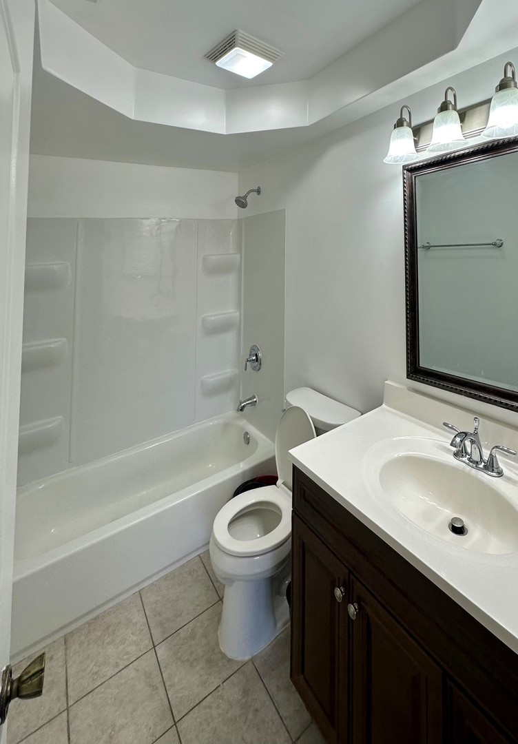 221 Uteg Street #G, Crystal Lake, IL 60014