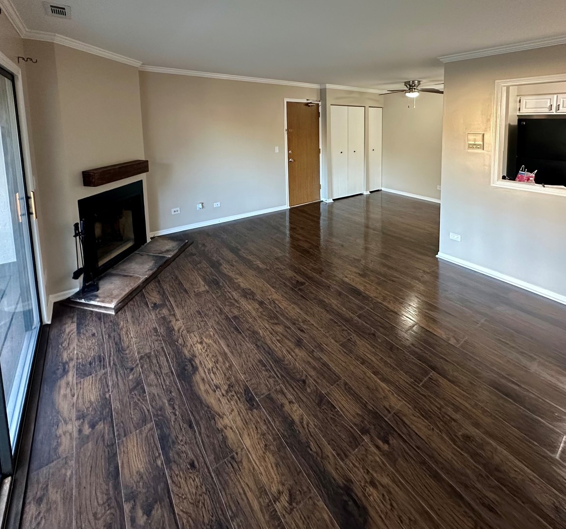 221 Uteg Street #G, Crystal Lake, IL 60014